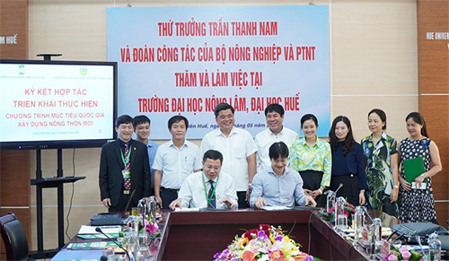 Thứ trưởng Bộ Nông nghiệp và Phát triển nông thôn Trần Thanh Nam thăm và làm việc với trường ĐHNL, ĐHH 