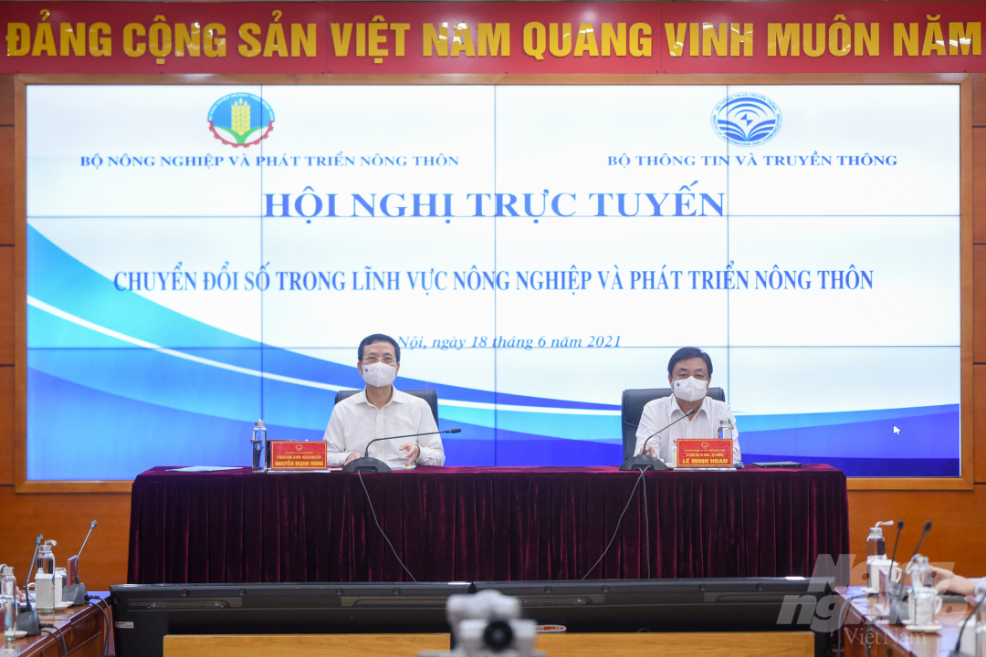 Hội nghị trực tuyến "Chuyển đổi số trong nông nghiệp và phát triển nông thôn" do Bộ trưởng NN-PTNT Lê Minh Hoan và Bộ trưởng TT-TT Nguyễn Mạnh Hùng đồng chủ trì